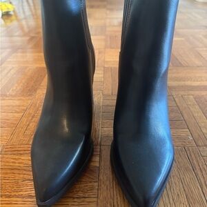 Black Heeled Boots with Pointed Toe and Smooth Leather Finish